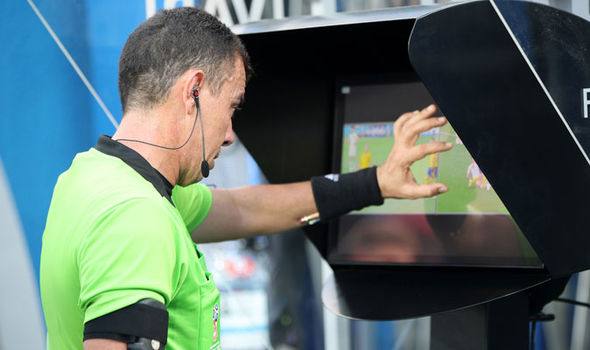 FIFA攤上事兒了，因VAR侵犯?jìng)€(gè)人專利遭索賠1500萬(wàn)歐元-2